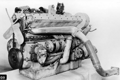 109. Type 101 ?Type 101 exhaust side view of engine