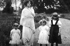 138A. Barbara Bugatti with Jean Bugatti (in dress) Lidia &amp; L'Ebé, c1910