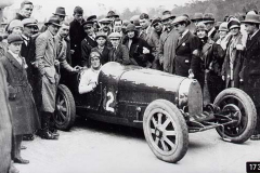 123A Malcolm Campbell, Brooklands, Surbiton MC 50 mile handicap, Type 35 Note Kaye Don on left